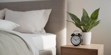 How Technology Affects Sleep and Tips to Minimize Its Impact